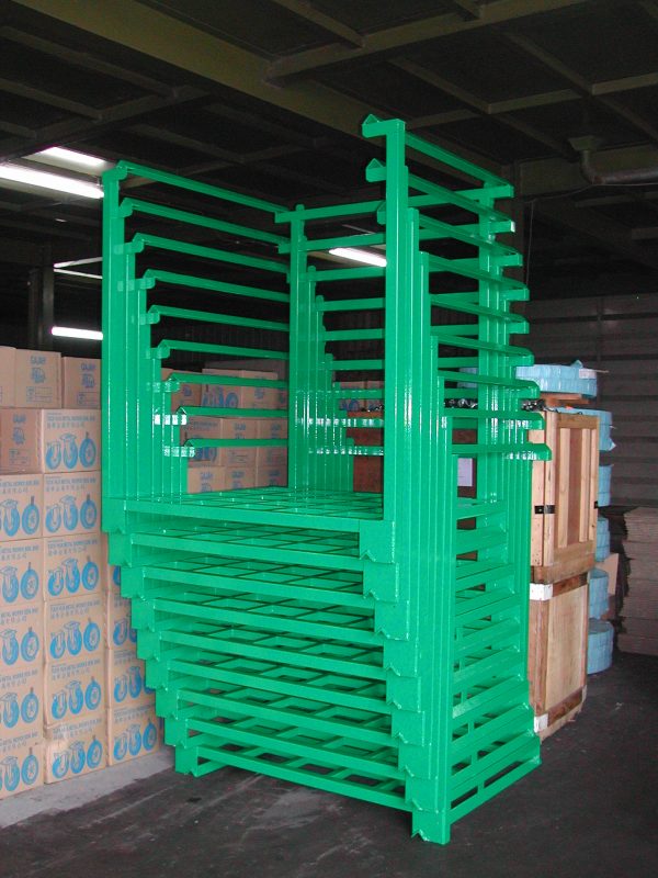 Nestainer rack